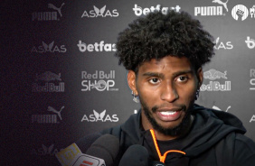 Derrota por tr�s gols, expectativas e estreia de Gabriel Paulista: zona mista de Hugo Souza