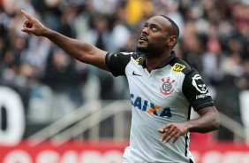 Vagner Love faz o último gol do Corinthians em 2015
