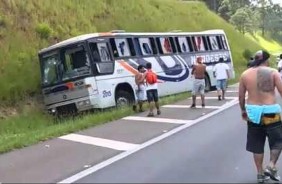 Ônibus corinthiano foi depredado por torcedores do São Paulo
