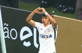 Romero marca o segundo do Corinthians contra o Cruzeiro