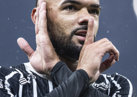 Raniele comemora gol pelo Corinthians