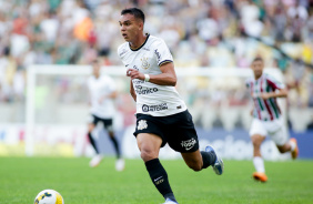 Giovane fez sua primeira partida como titular do Corinthians contra o Fluminense; jogador tem mais dez dias de contrato