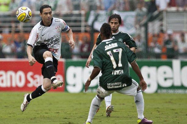 Valdivia provocou e Chicão rebateu; Andrés, Cássio e o Timão também responderam à provocação Valdivia provocou e Chicão rebateu; Andrés, Cássio e o Timão também responderam à provocação
