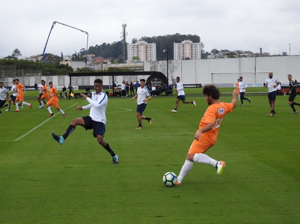 Verstil, o jovem jogador chegou a atuar como lateral em jogo treino do Corinthians