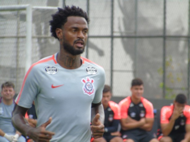 Renê Júnior durante jogo-treino contra o Atlético-PR no CT
