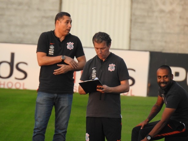 Anselmo Sbragia e Dyego Coelho no treino que marca o retorno do elenco aps folga da Copa