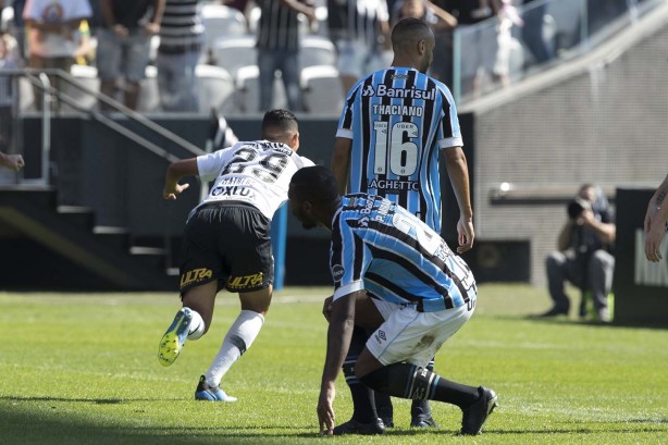 Matheus Matias comemora gol em vitria sobre o Grmio