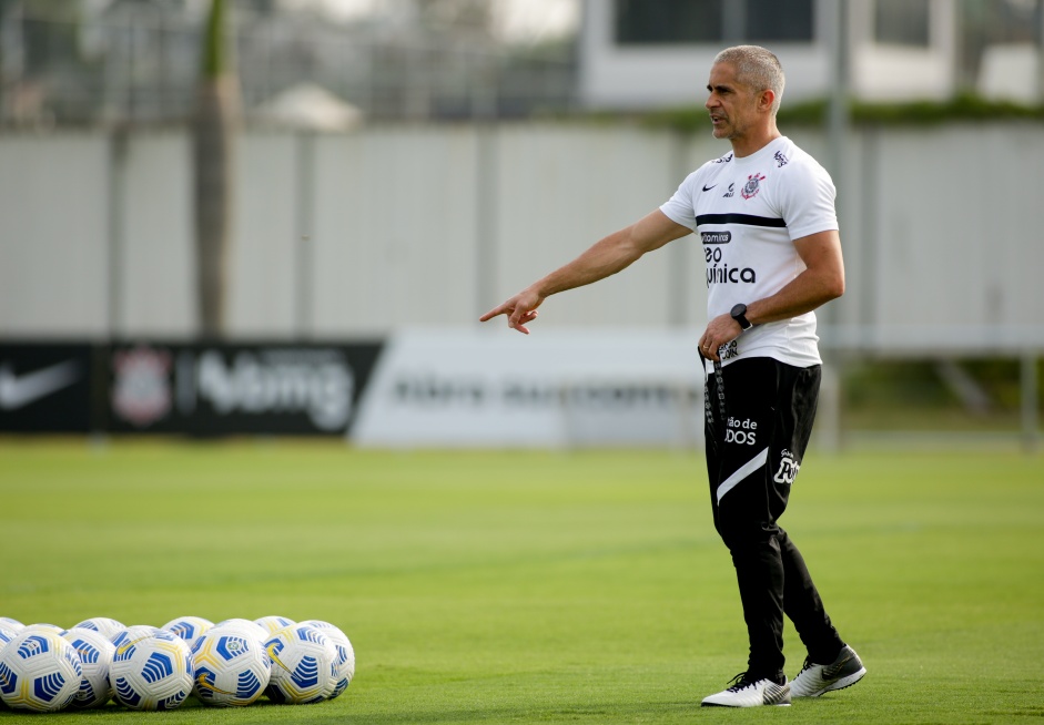 Corinthians volta ao CT Joaquim Grava nesta segunda-feira para iniciar os treinos focados no duelo contra o Fluminense, na quarta-feira