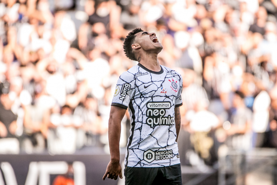 Du Queiroz foi eleito o melhor jogador da partida entre Corinthians e Athletico-PR