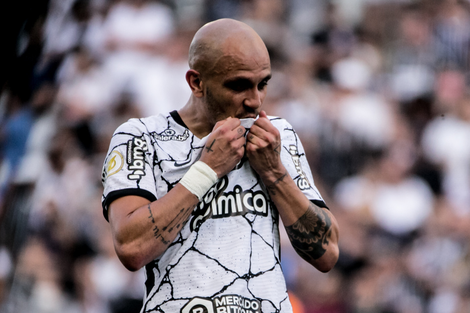 Fábio Santos marcou o gol da vitória do Corinthians neste domingo