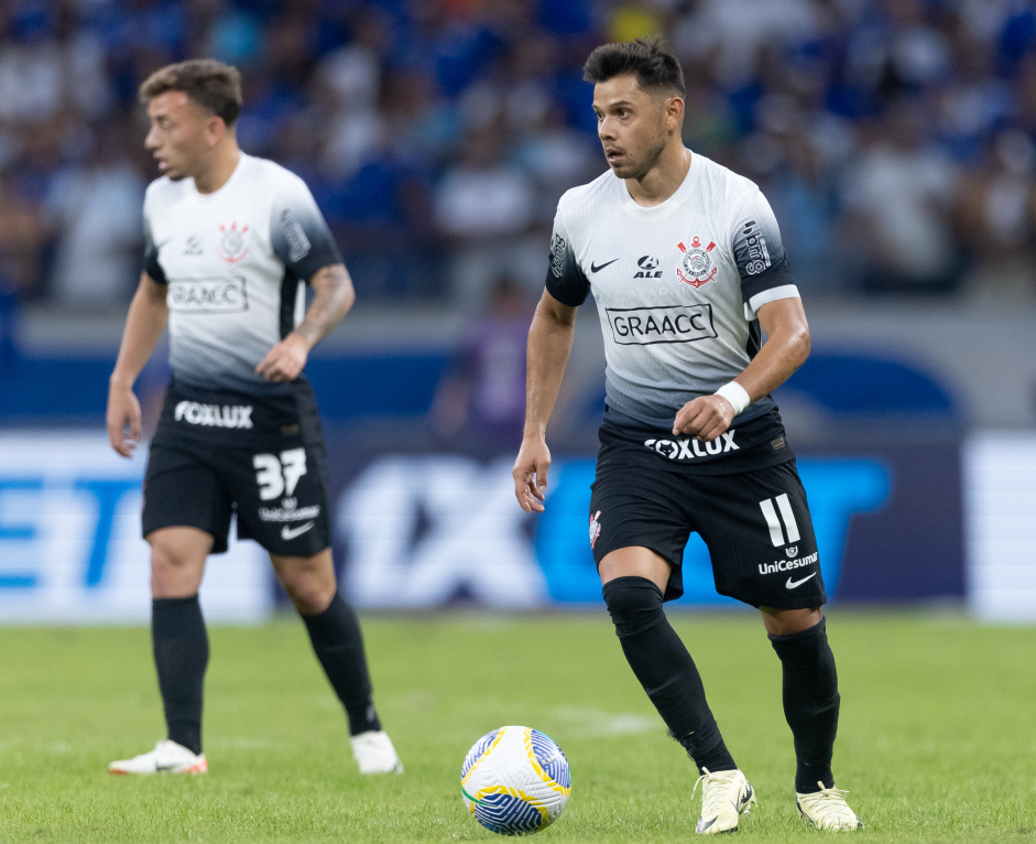 Romero com a posse da bola