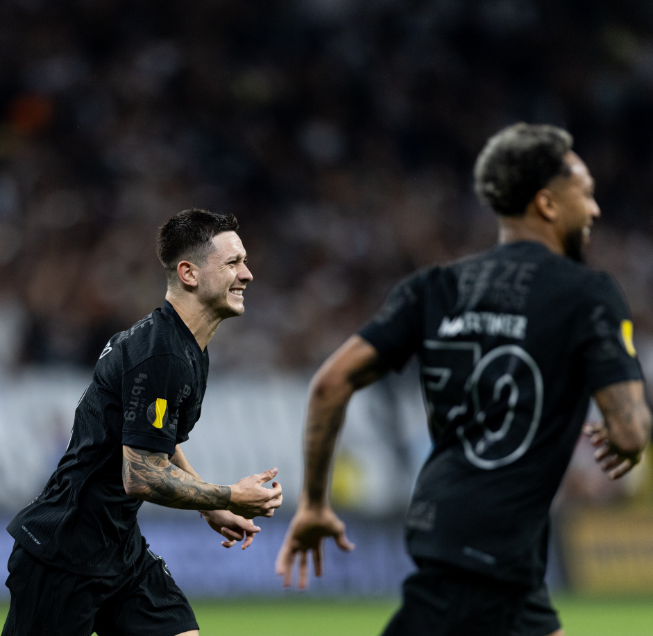 Garro vibrando com gol